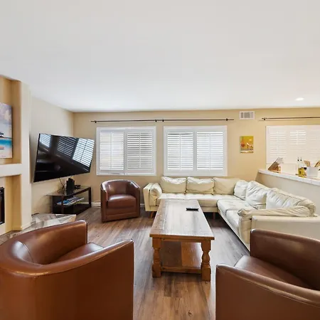 Charming Beach Duplex Home In Corona Del Mar